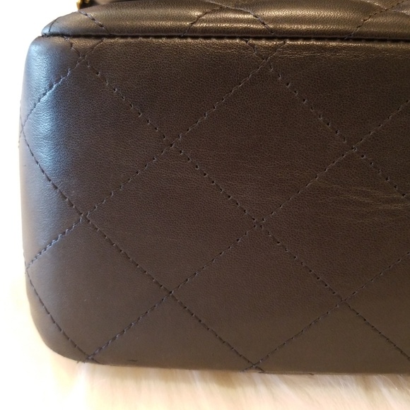 CHANEL Double Flap Black Hand - Picture 3 of 8